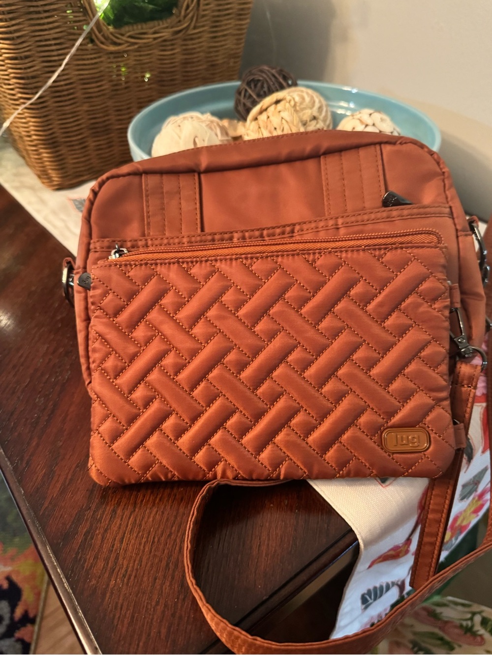 Cute and functional Lug Peekaboo crossbody with matching wristlet - Picture 3 of 7